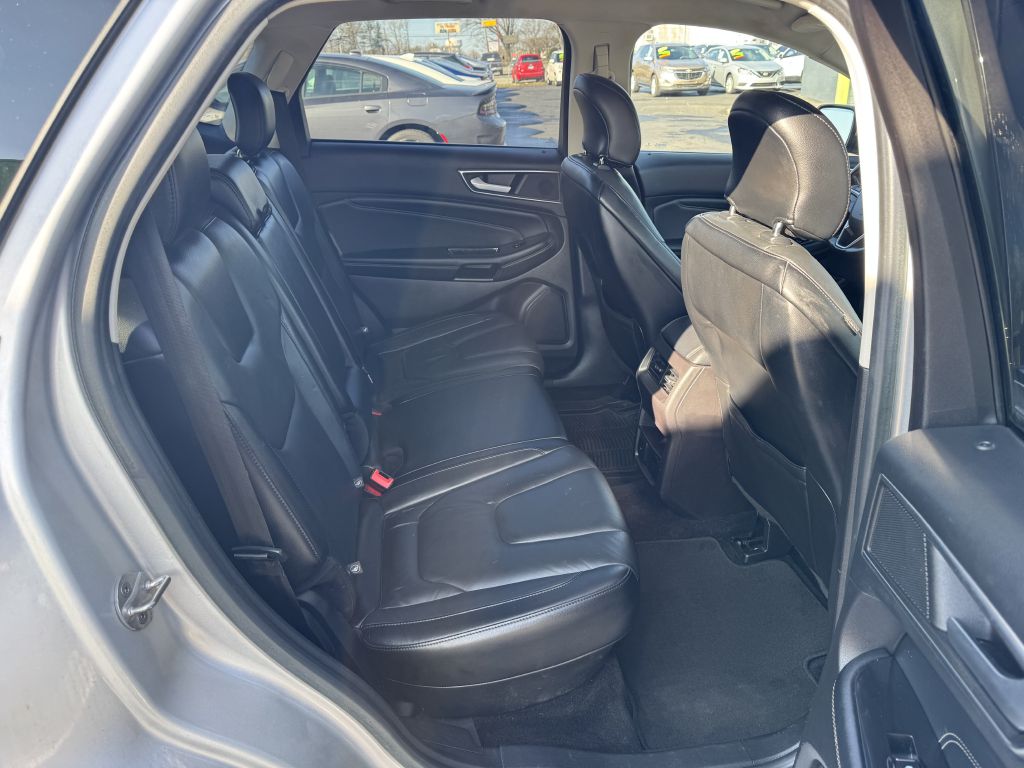 Photo 10 of this FORD EDGE