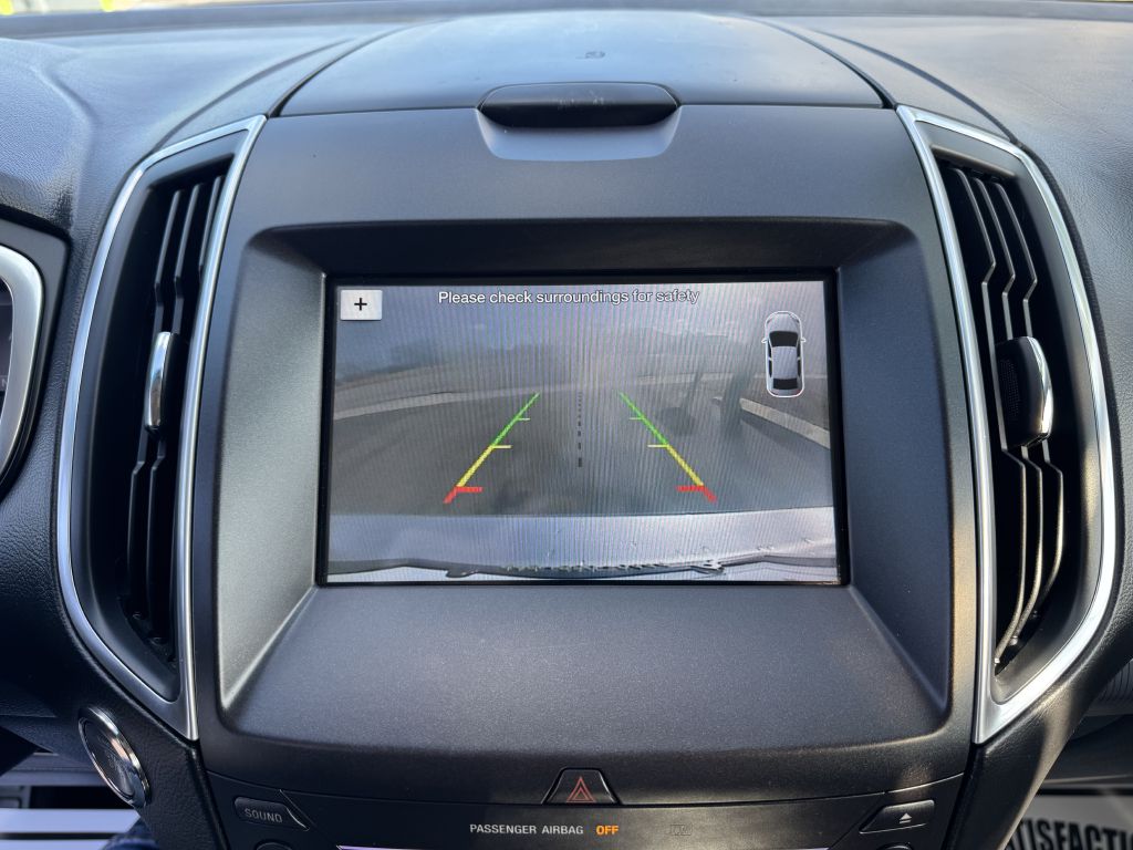 Photo 14 of this FORD EDGE