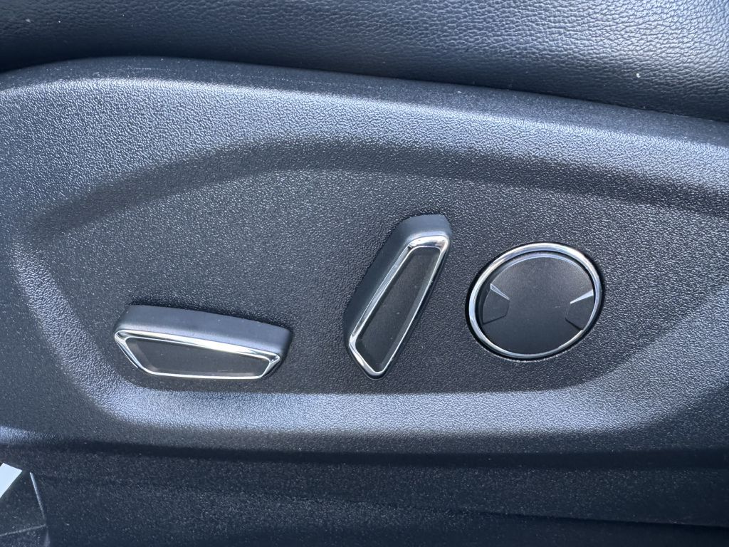 Photo 16 of this FORD EDGE