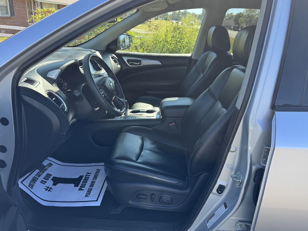 Photo 8 of this NISSAN PATHFINDER