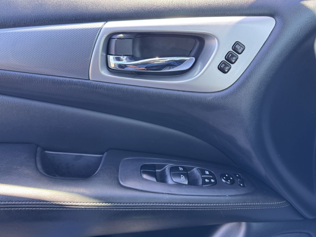 Photo 15 of this NISSAN PATHFINDER