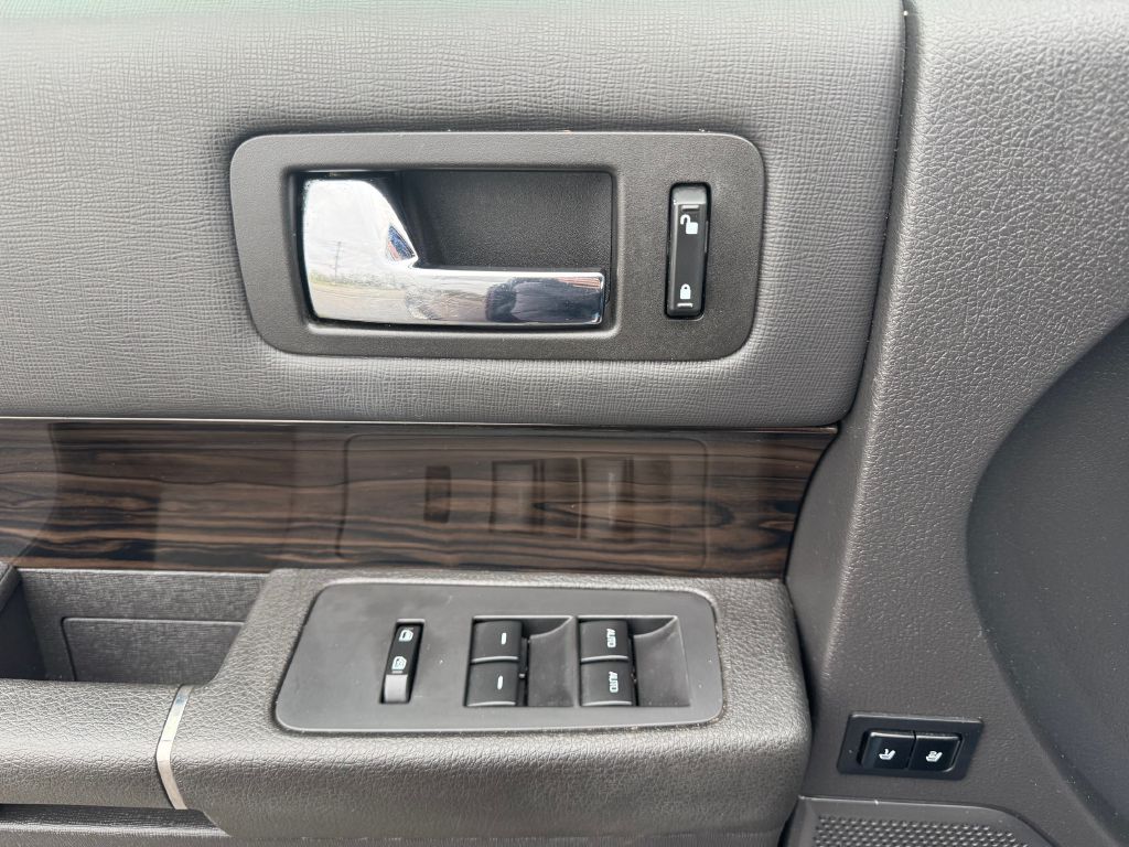 Photo 15 of this FORD FLEX