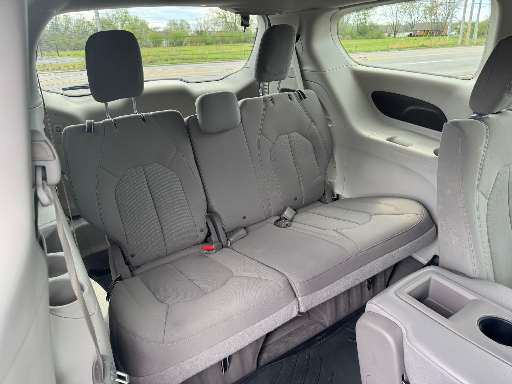 Photo 11 of this CHRYSLER PACIFICA