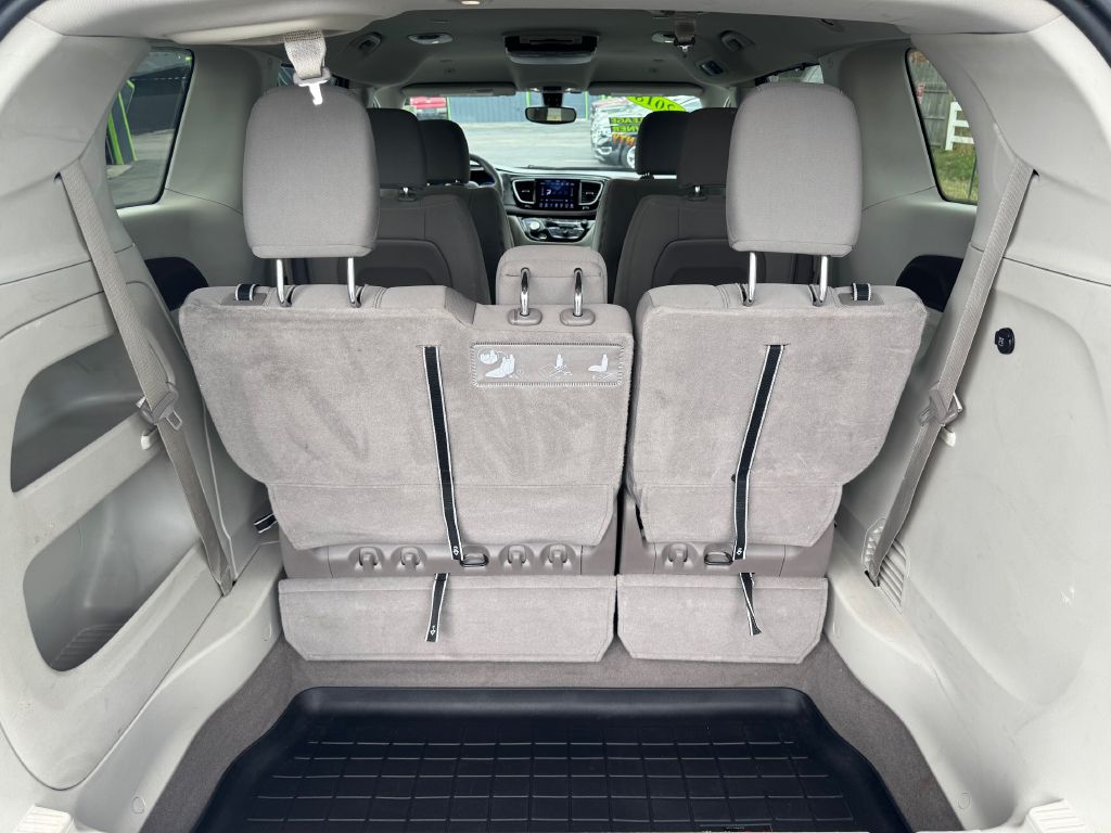 Photo 12 of this CHRYSLER PACIFICA