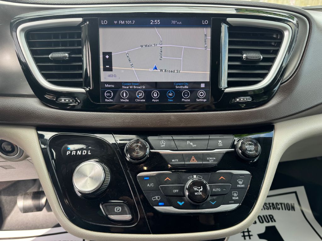 Photo 14 of this CHRYSLER PACIFICA
