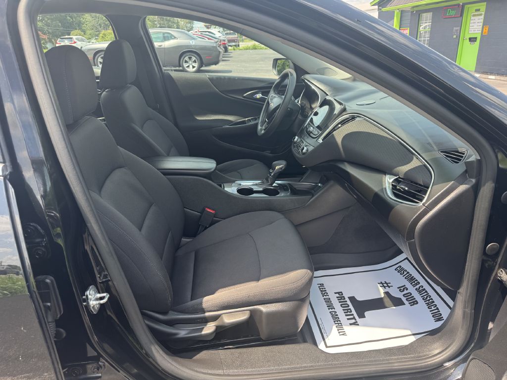 Photo 9 of this CHEVROLET MALIBU