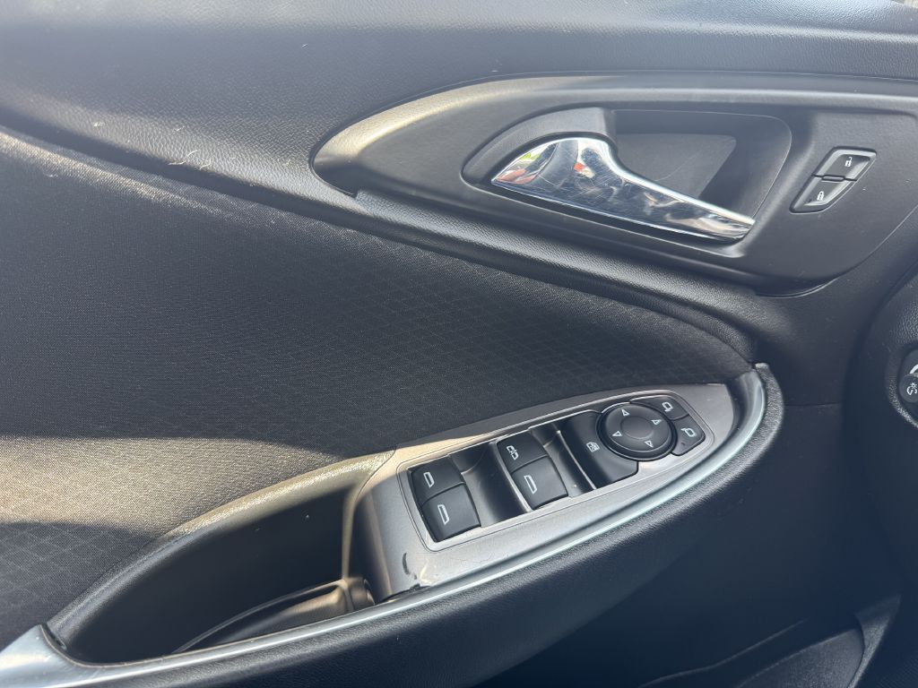 Photo 14 of this CHEVROLET MALIBU