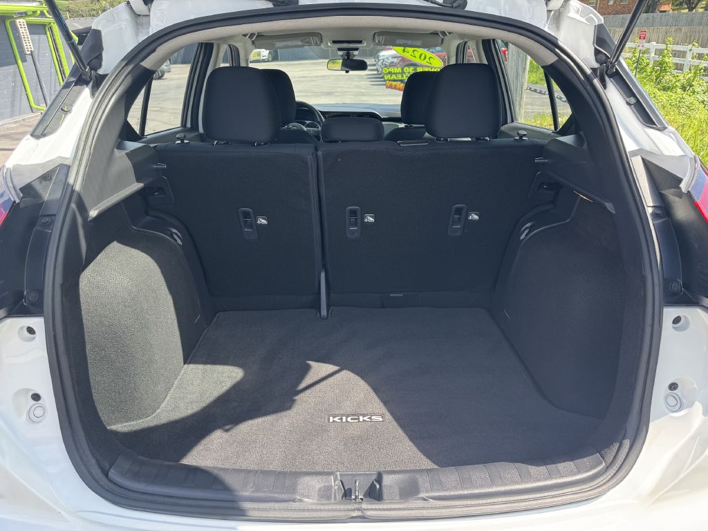 Photo 11 of this NISSAN KICKS