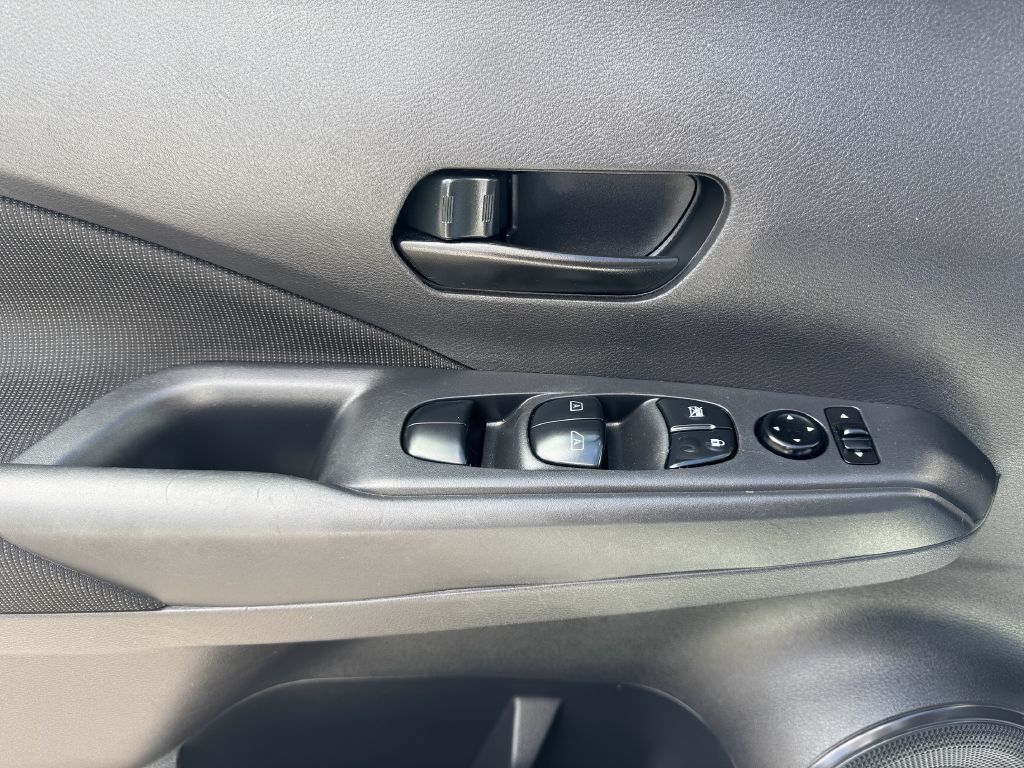 Photo 14 of this NISSAN KICKS