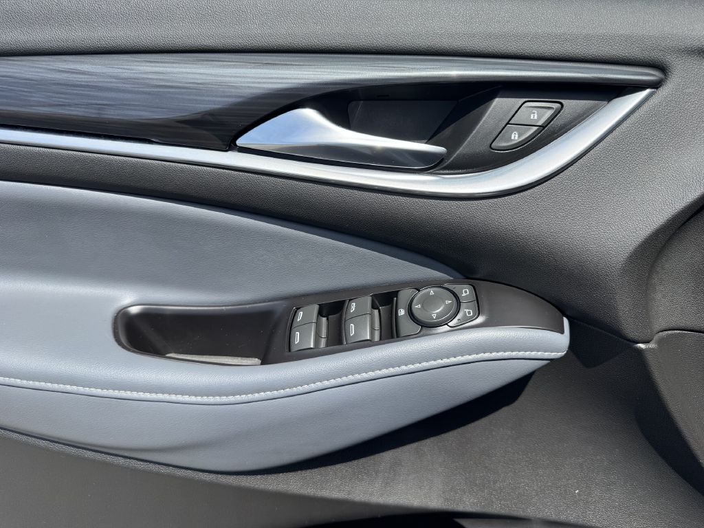 Photo 16 of this BUICK ENCLAVE