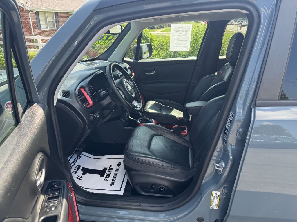 Photo 8 of this JEEP RENEGADE