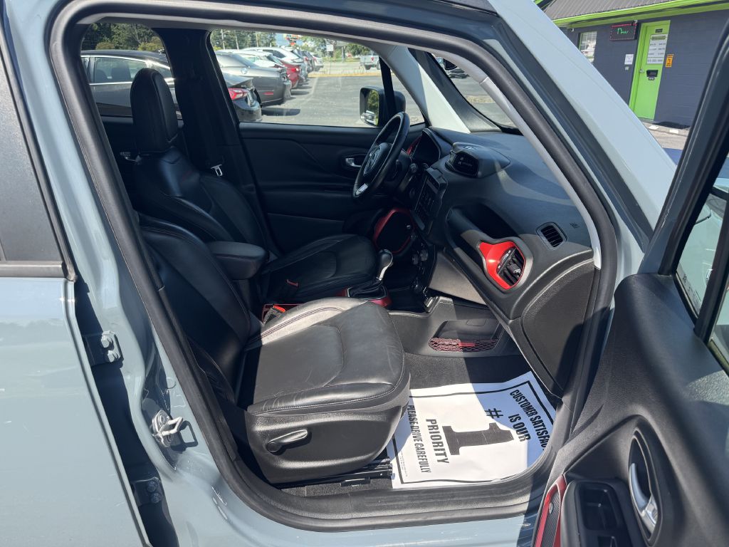Photo 9 of this JEEP RENEGADE