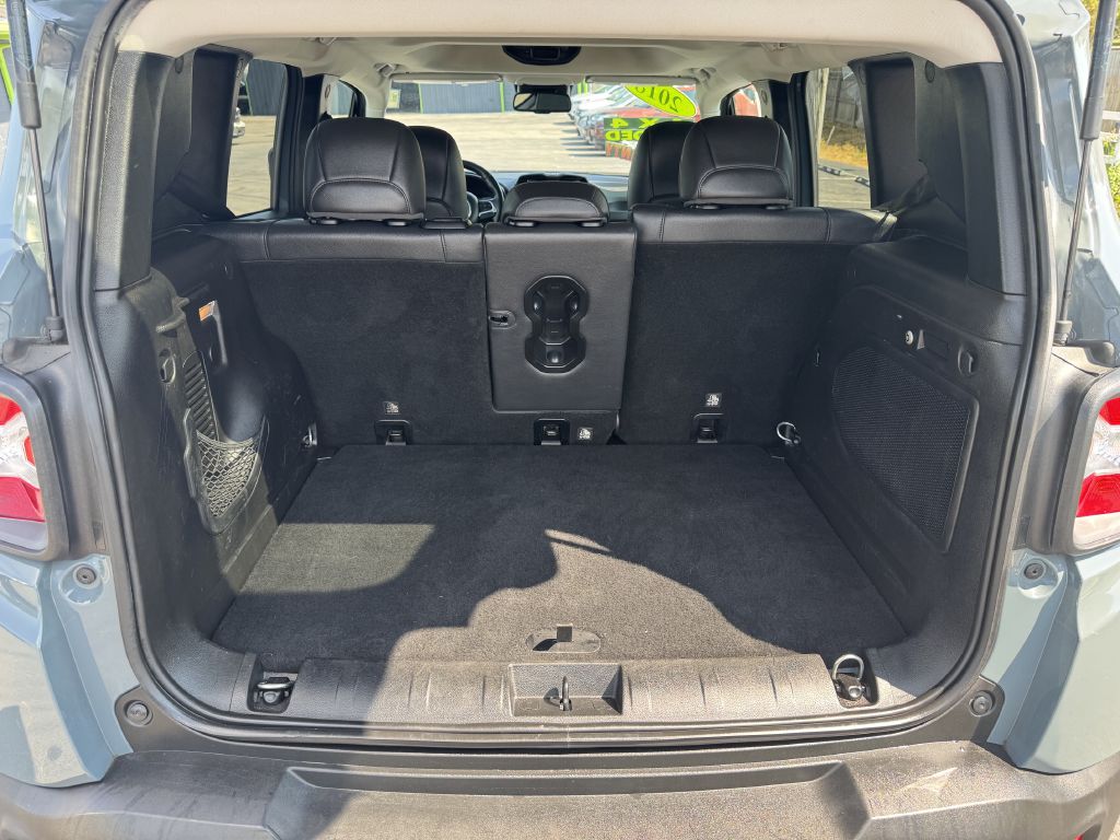 Photo 11 of this JEEP RENEGADE