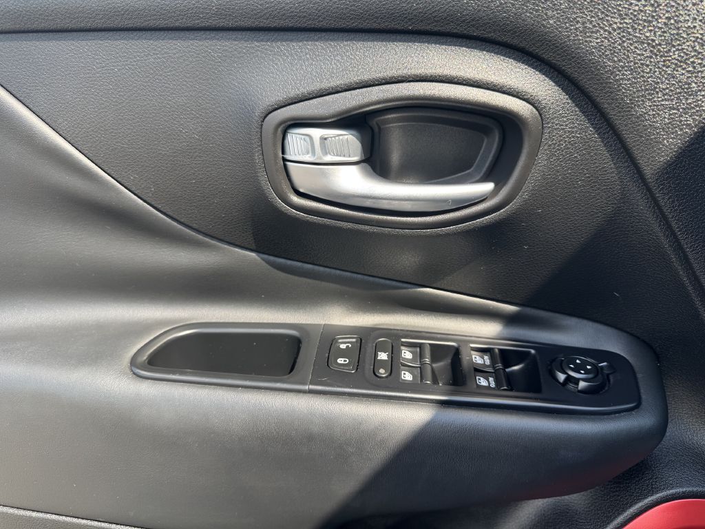 Photo 15 of this JEEP RENEGADE