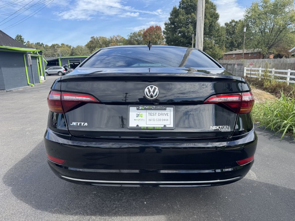 Photo 5 of this VOLKSWAGEN JETTA