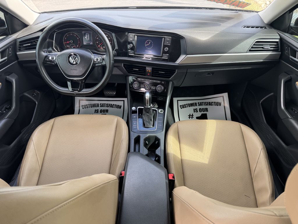 Photo 7 of this VOLKSWAGEN JETTA