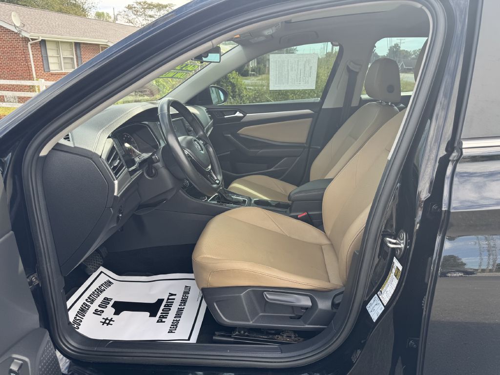 Photo 8 of this VOLKSWAGEN JETTA