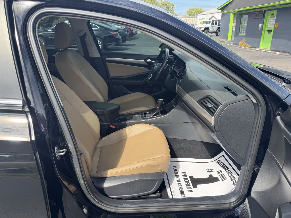 Photo 9 of this VOLKSWAGEN JETTA