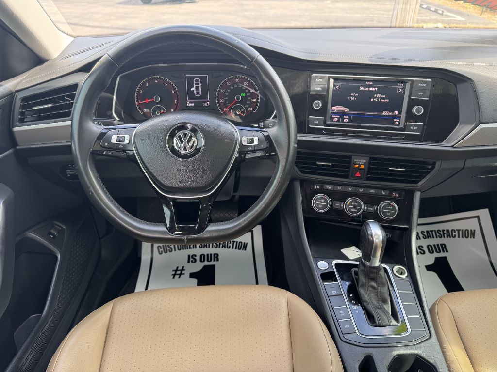 Photo 11 of this VOLKSWAGEN JETTA