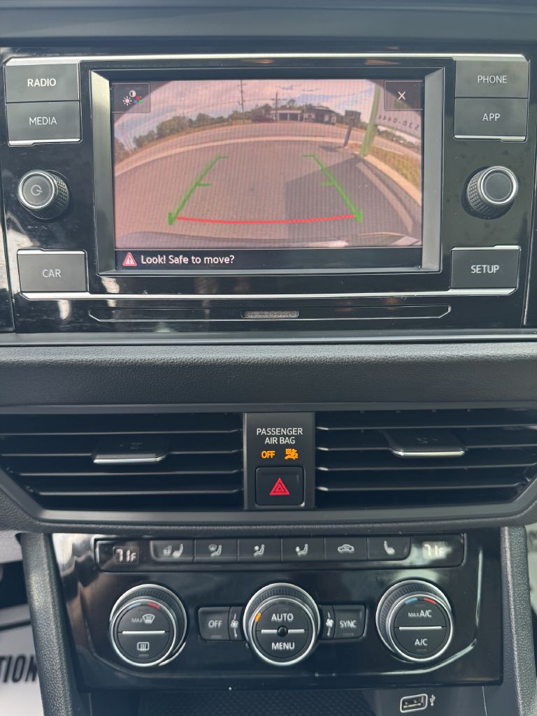 Photo 12 of this VOLKSWAGEN JETTA