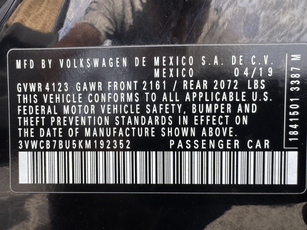 Photo 15 of this VOLKSWAGEN JETTA