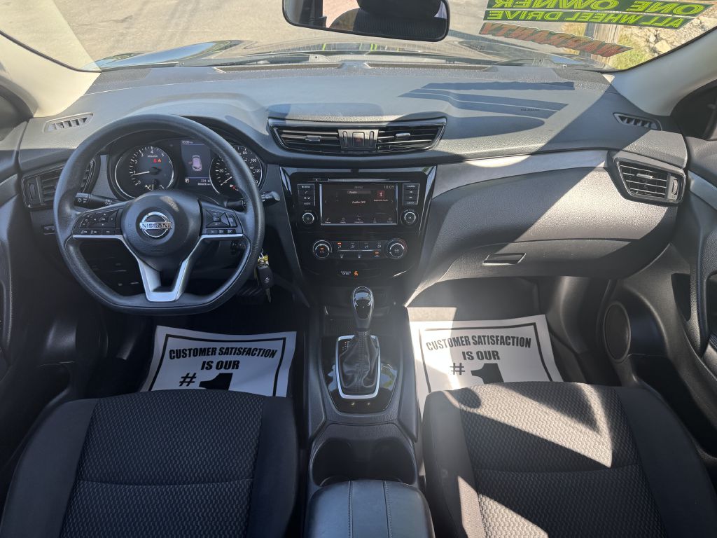 Photo 7 of this NISSAN ROGUE SPORT