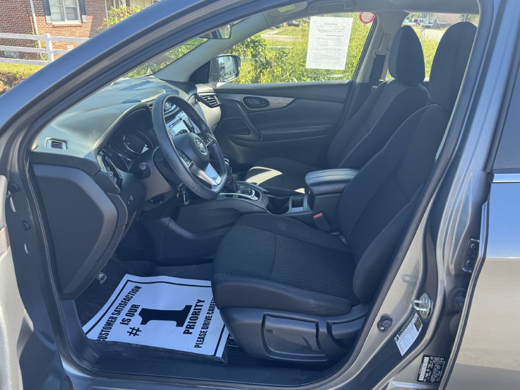 Photo 8 of this NISSAN ROGUE SPORT