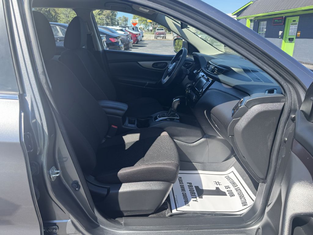 Photo 9 of this NISSAN ROGUE SPORT