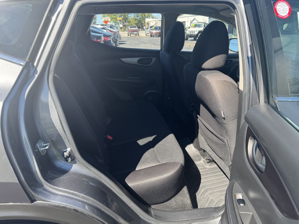 Photo 10 of this NISSAN ROGUE SPORT