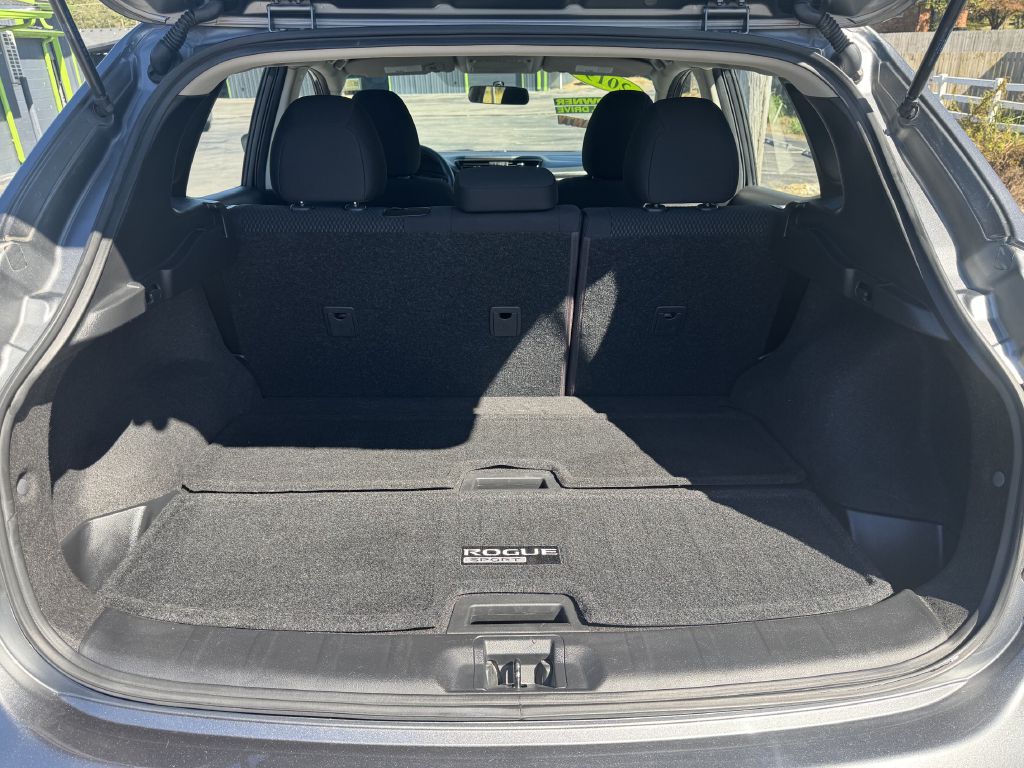 Photo 11 of this NISSAN ROGUE SPORT