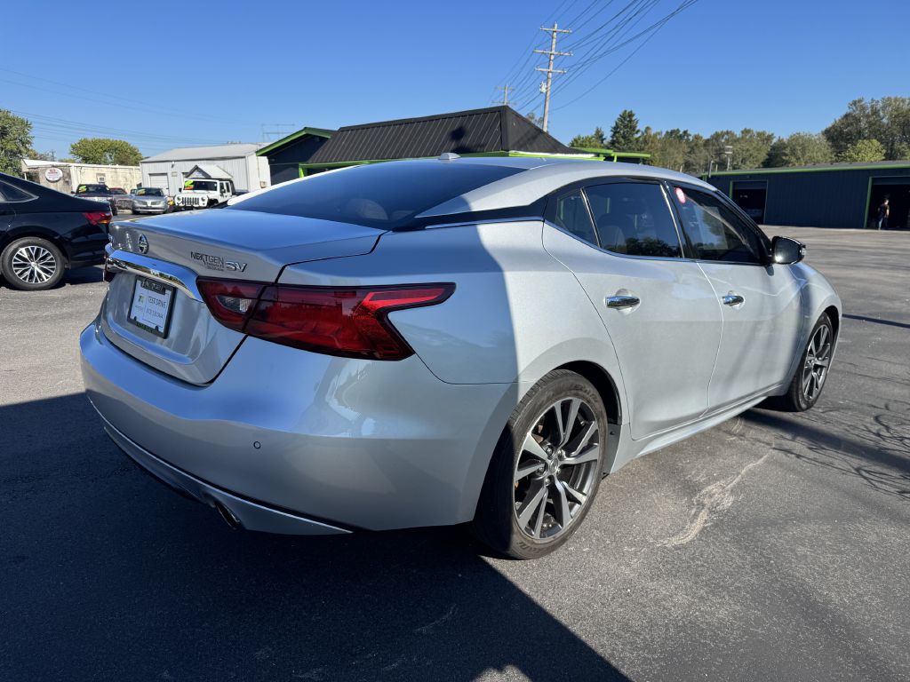Photo 4 of this NISSAN MAXIMA