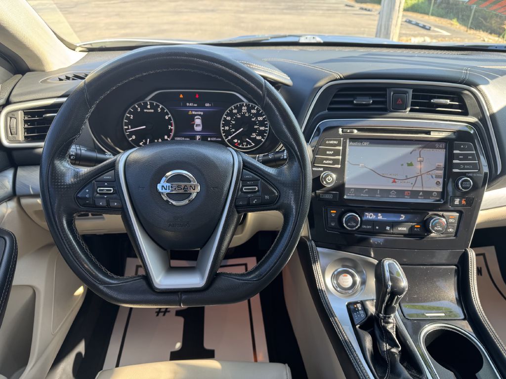 Photo 11 of this NISSAN MAXIMA