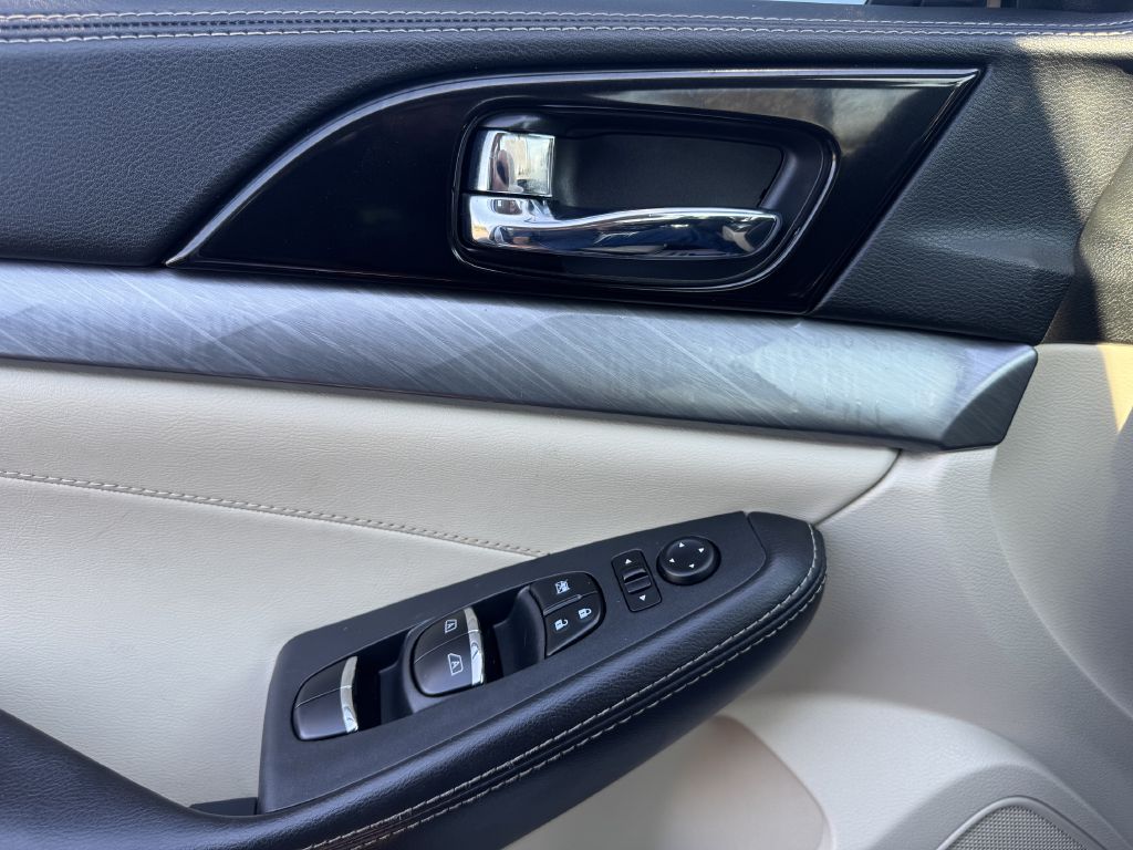 Photo 13 of this NISSAN MAXIMA