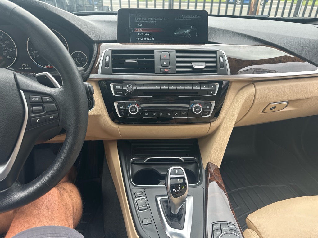 Photo 12 of this BMW 330