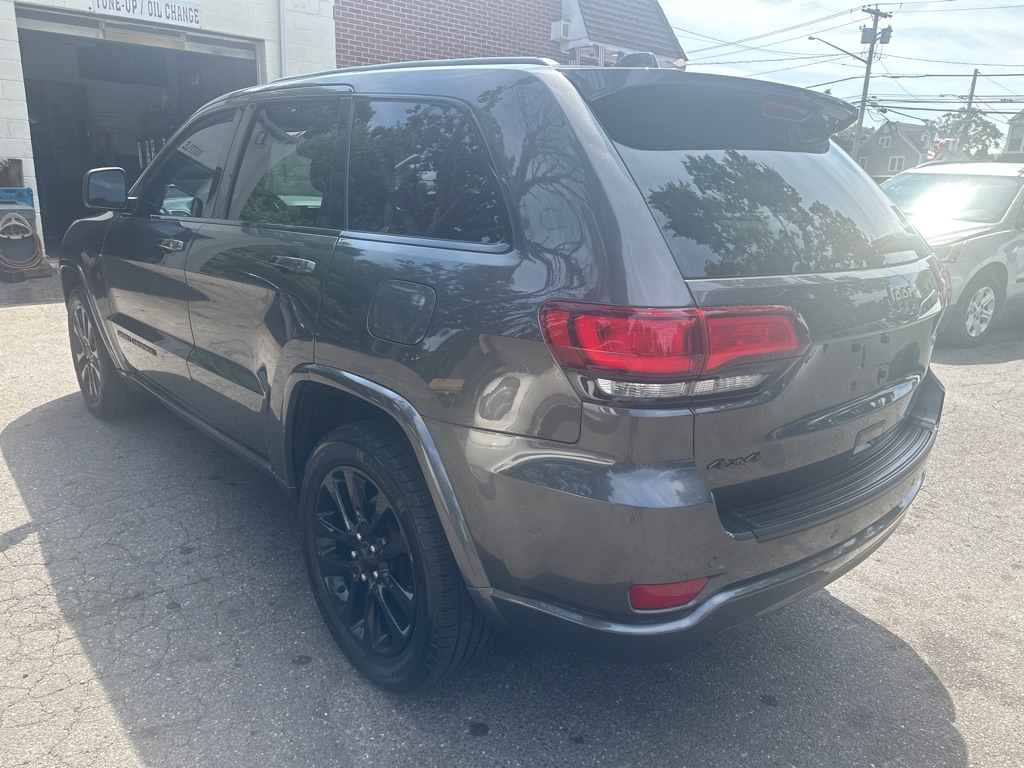 Photo 3 of this JEEP GRAND CHEROKEE