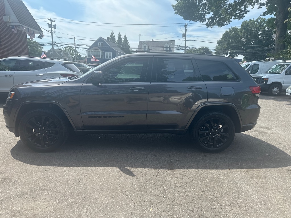 Photo 2 of this JEEP GRAND CHEROKEE