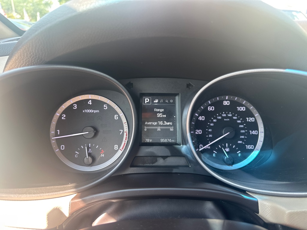Photo 10 of this HYUNDAI SANTA FE SPORT