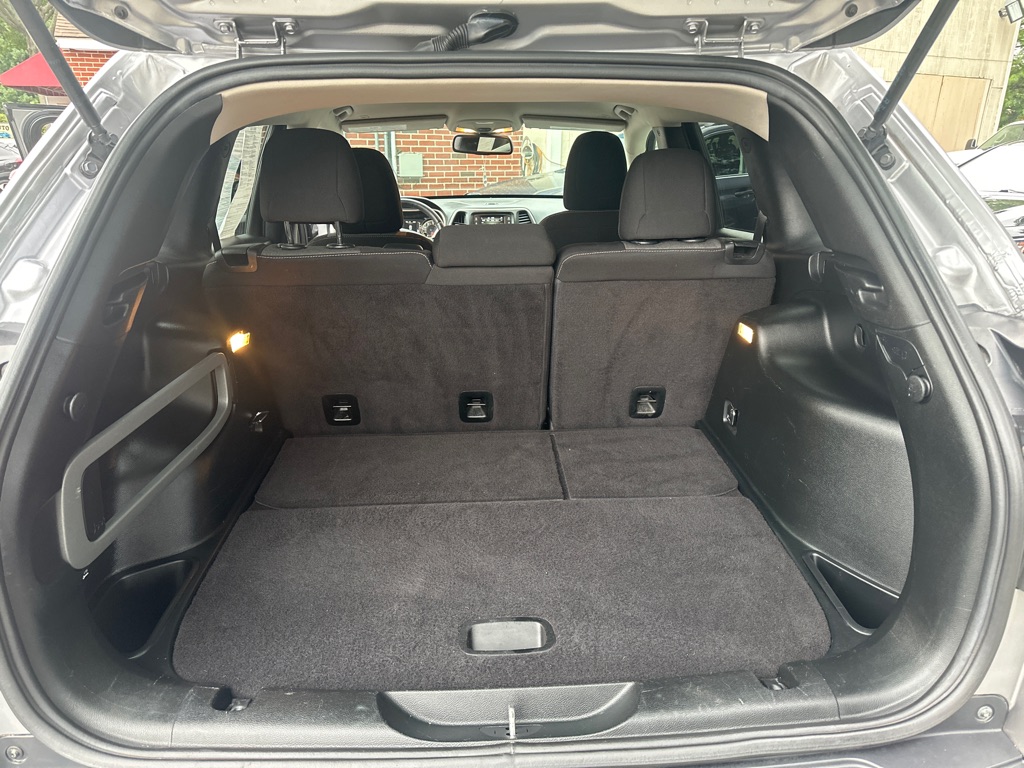 Photo 11 of this JEEP CHEROKEE