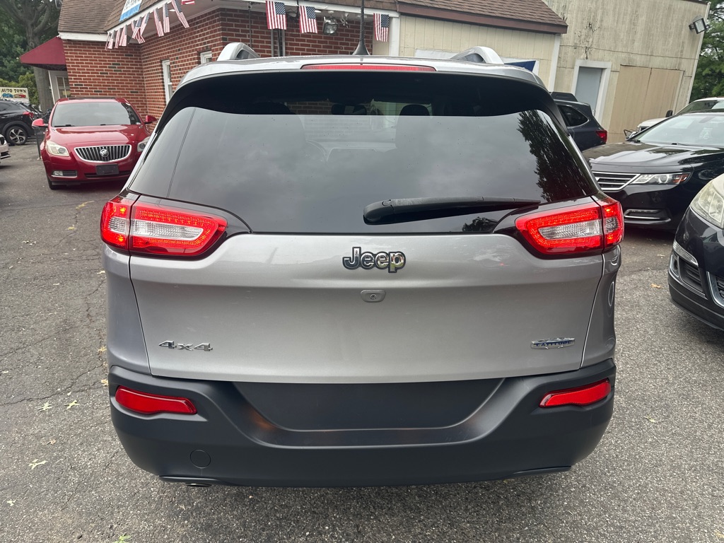 Photo 4 of this JEEP CHEROKEE