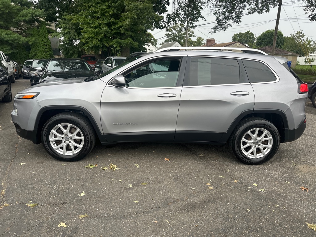 Photo 2 of this JEEP CHEROKEE