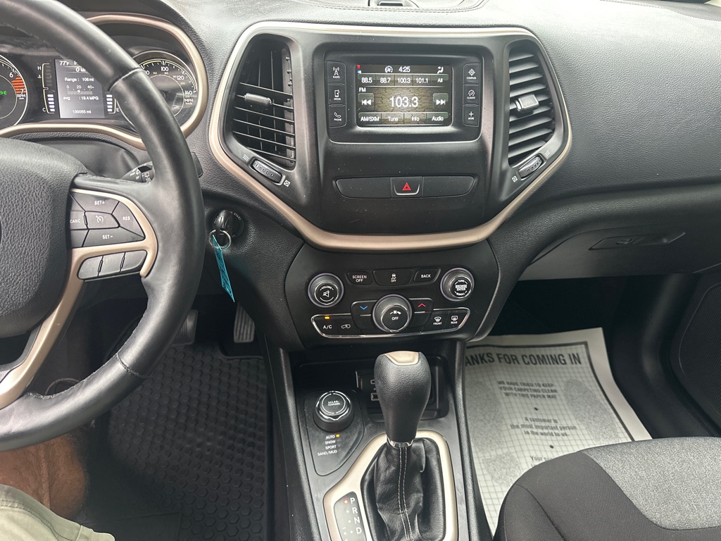 Photo 10 of this JEEP CHEROKEE