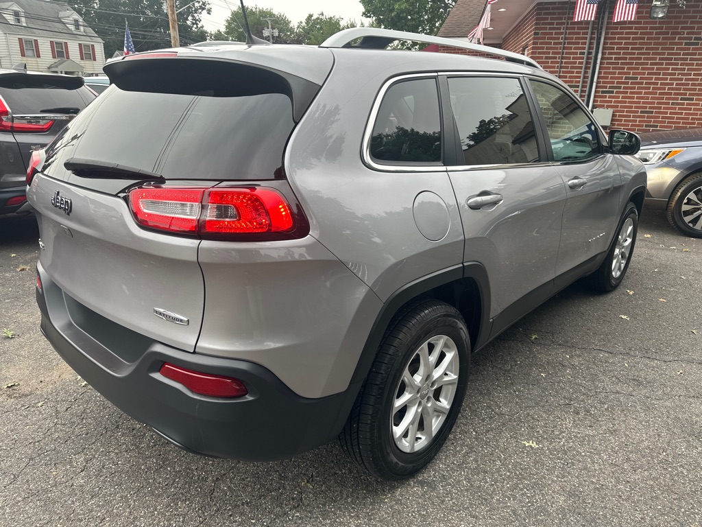 Photo 5 of this JEEP CHEROKEE