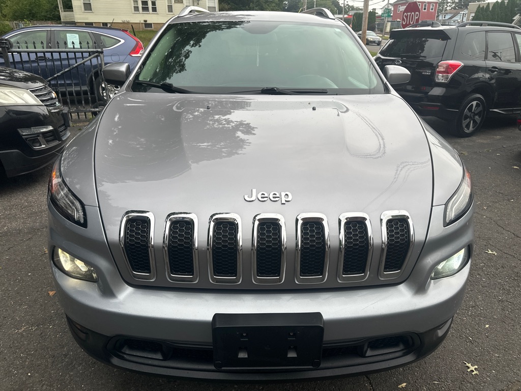Photo 7 of this JEEP CHEROKEE