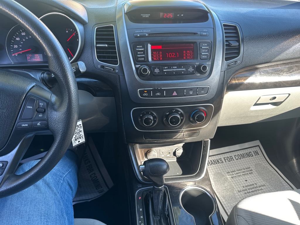 Photo 11 of this KIA SORENTO