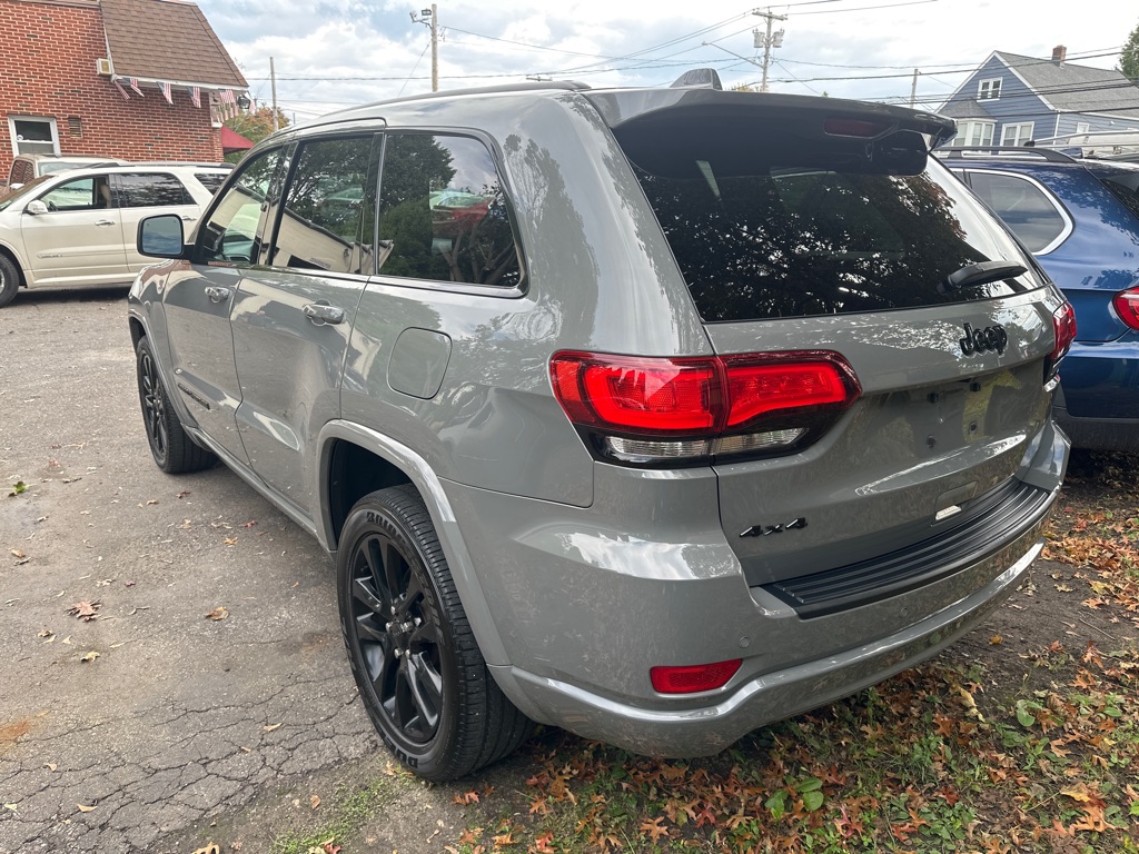 Photo 3 of this JEEP GRAND CHEROKEE