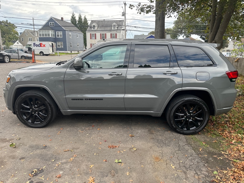 Photo 2 of this JEEP GRAND CHEROKEE