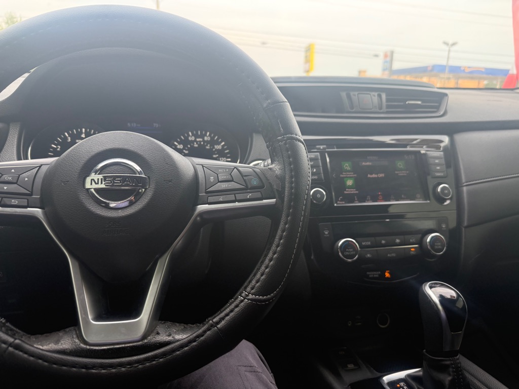 Photo 11 of this NISSAN ROGUE