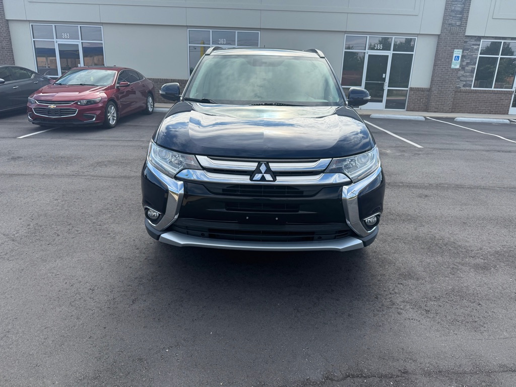 Photo 2 of this MITSUBISHI OUTLANDER