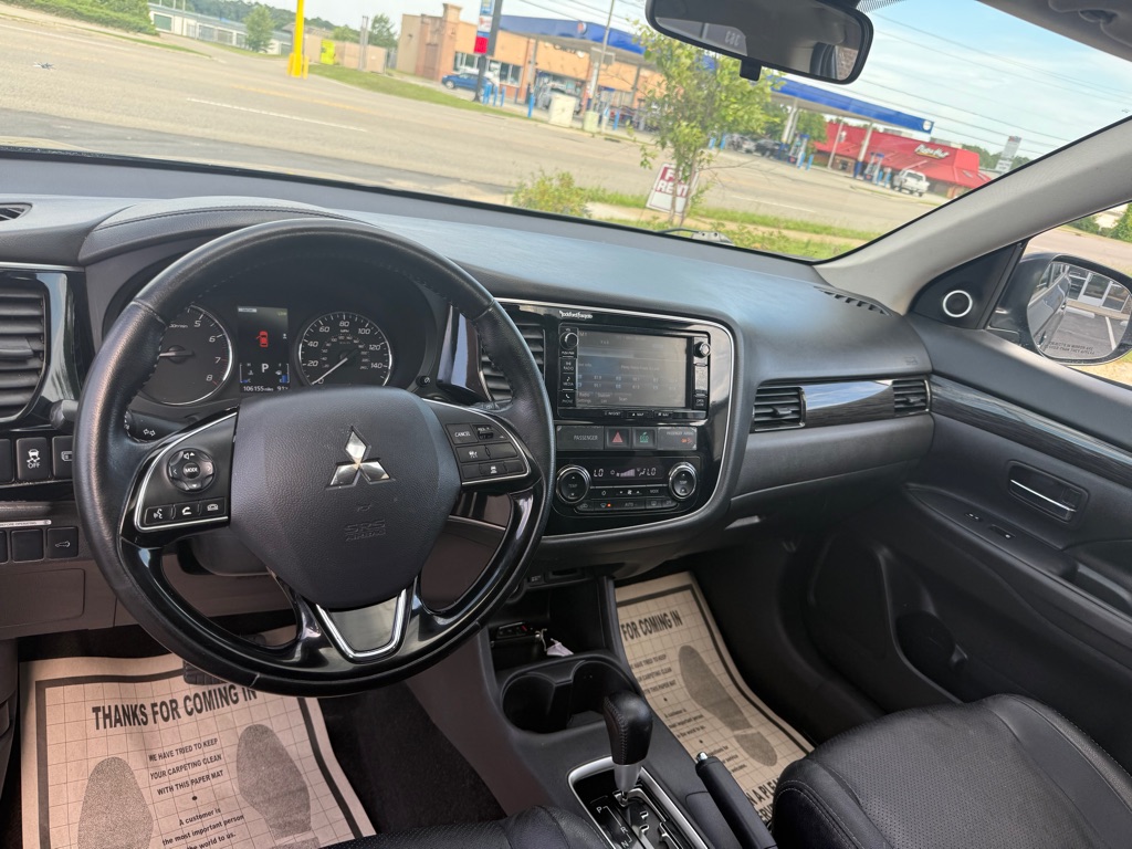 Photo 8 of this MITSUBISHI OUTLANDER