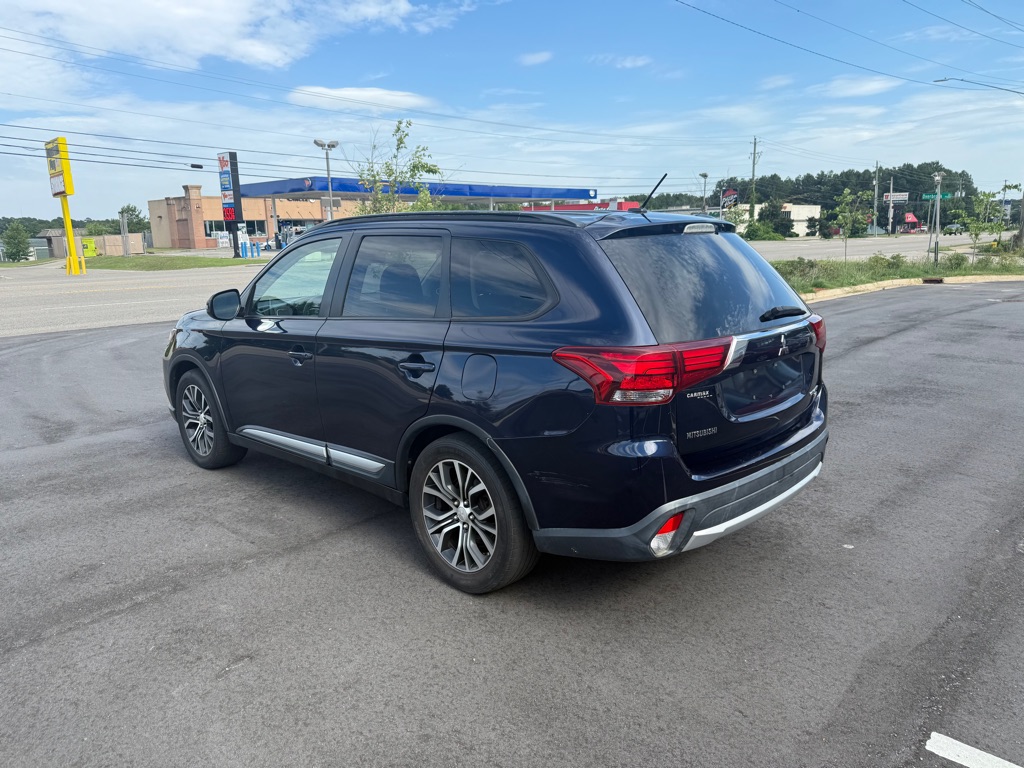Photo 7 of this MITSUBISHI OUTLANDER